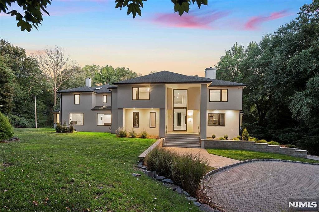 1 Lambs Ln Cresskill, NJ 07626 | Single Family