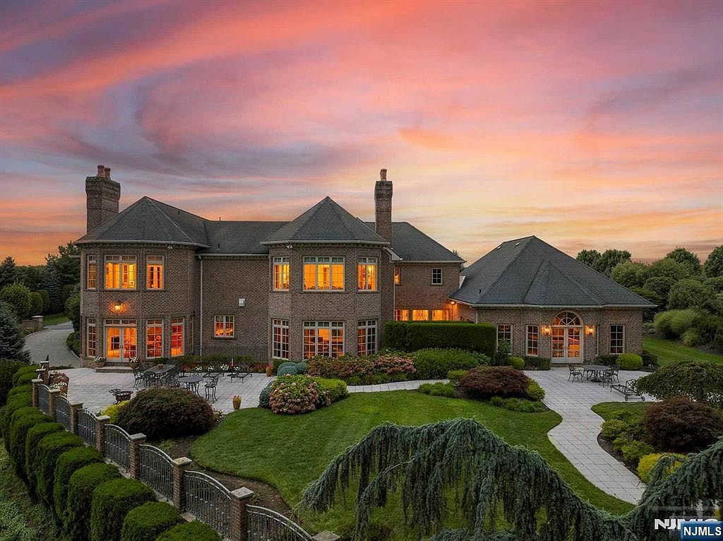 196 Vaccaro Dr Cresskill, NJ 07626 - Thumbnail 2