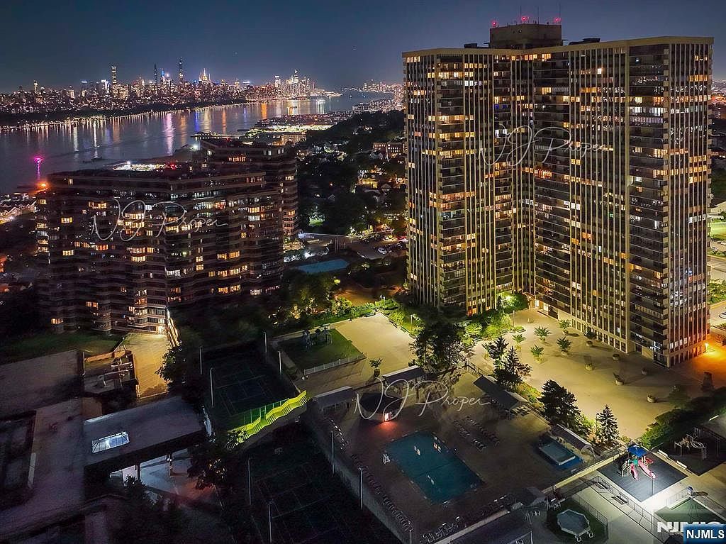 200 Winston Dr APT 2403 Cliffside Park, NJ 07010 - Thumbnail 2