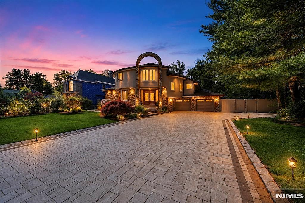 290 Dunkerhook Rd Paramus, NJ 07652 | Single Family