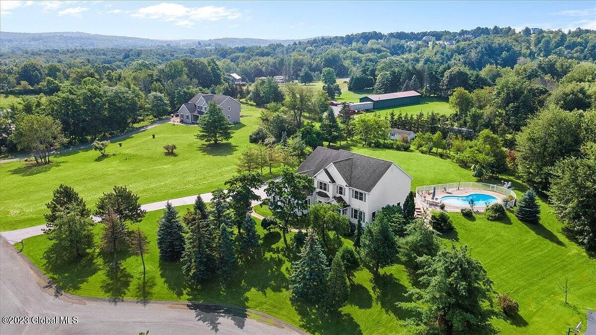 27 Ponderosa Blvd East Greenbush, NY 12061 - Thumbnail 2