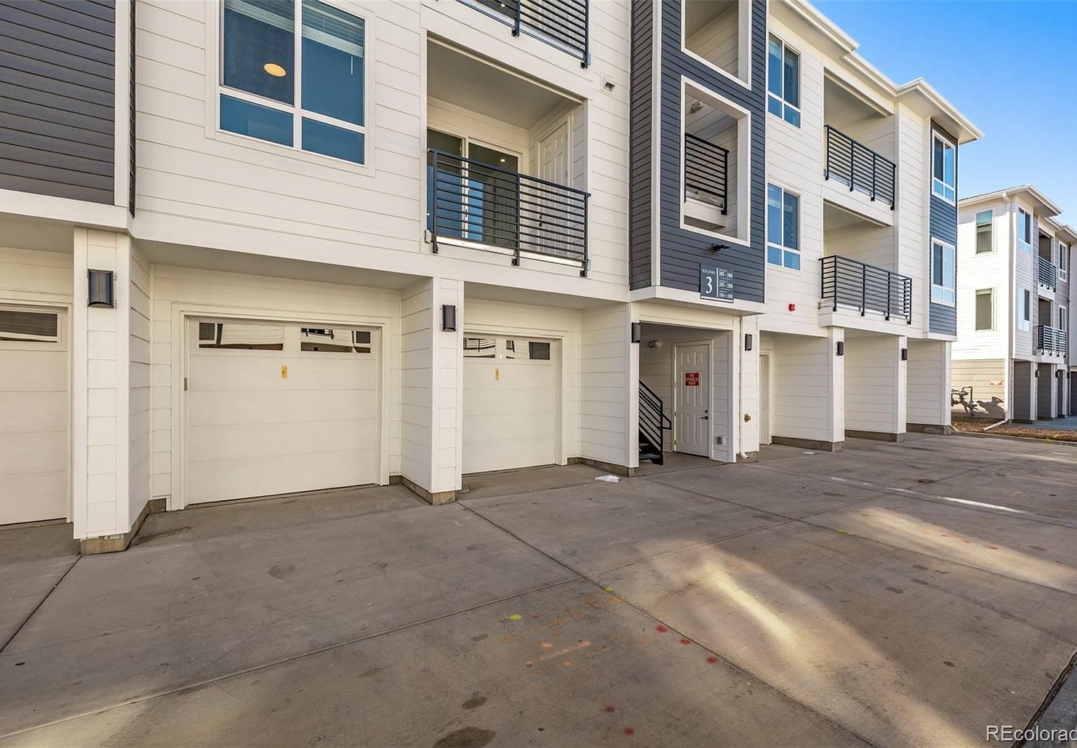 6153 N Ceylon St Building 3-106 Denver, CO 80249 - Thumbnail 2