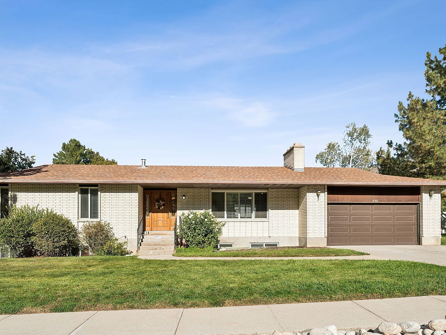 2311 E Snow Mountain Dr Sandy, UT 84093 - Thumbnail 2