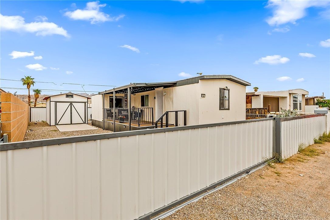 1867 Montclair Dr Bullhead City, AZ 86442 - Thumbnail 2