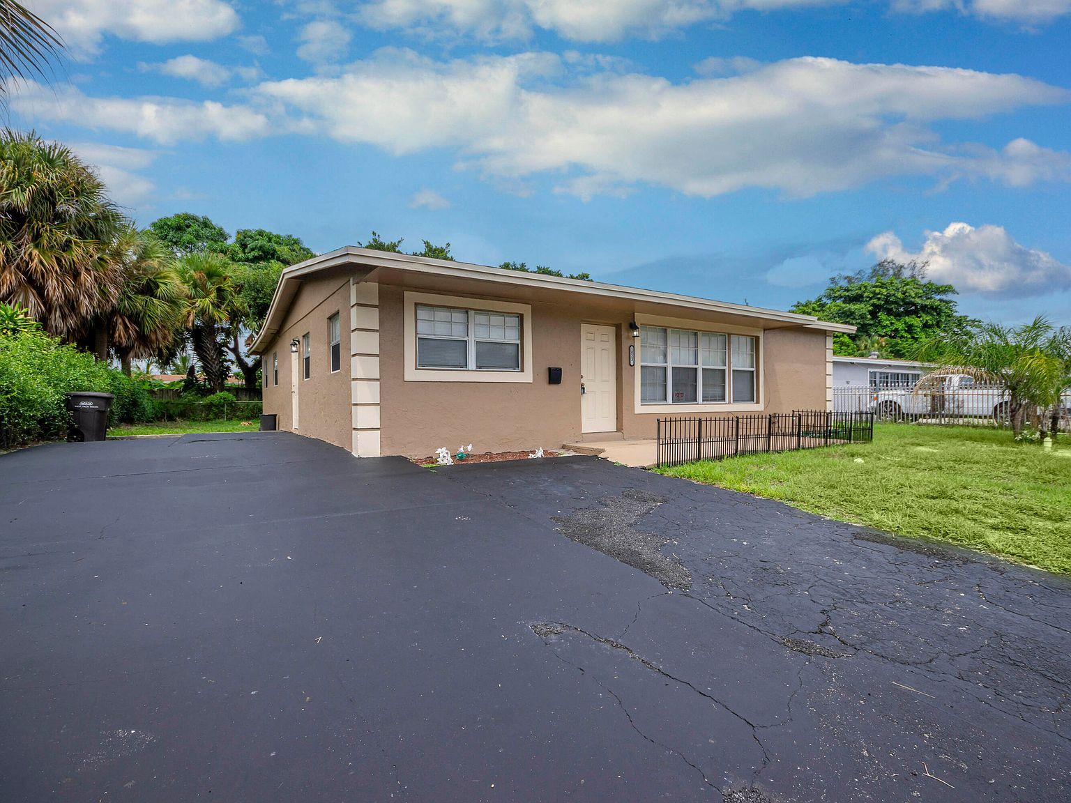 1023 N Australian Ave West Palm Beach, FL 33401 - Thumbnail 2