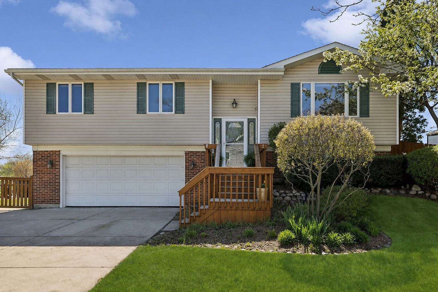 4140 Portage Ln Hoffman Estates, IL 60192  | Single Family