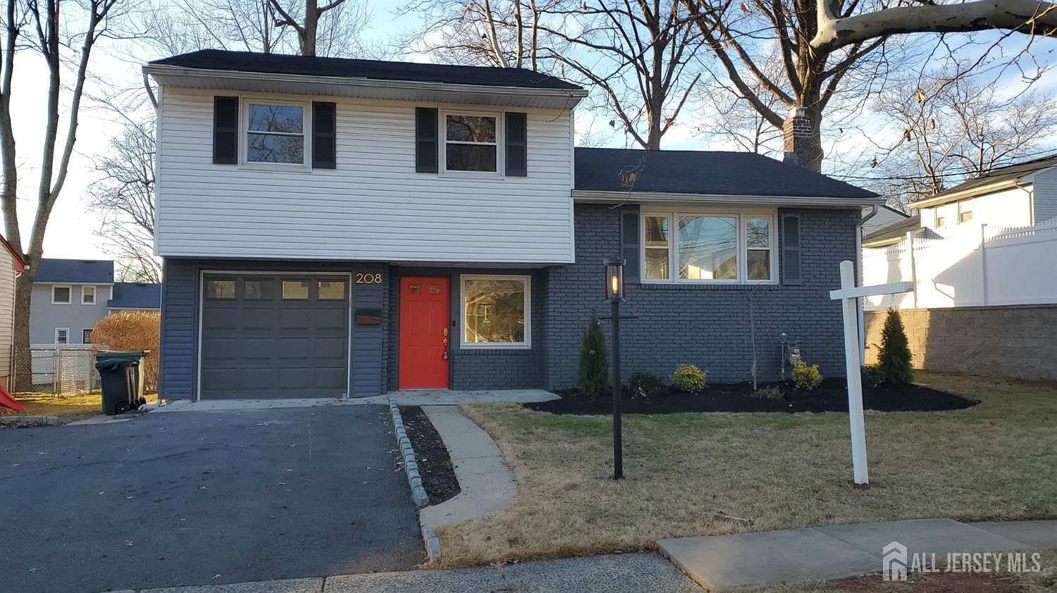 208 Holly Dr Roselle, NJ 07203 - Thumbnail 2