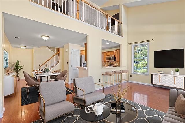 119 Abbie Ct West New York, NJ 07093 - Thumbnail 2