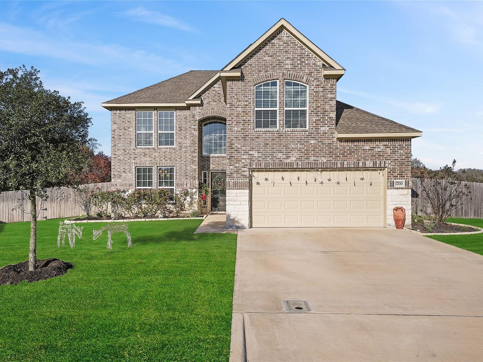 1700 Twin Oaks Cir Brenham, TX 77833 - Thumbnail 2