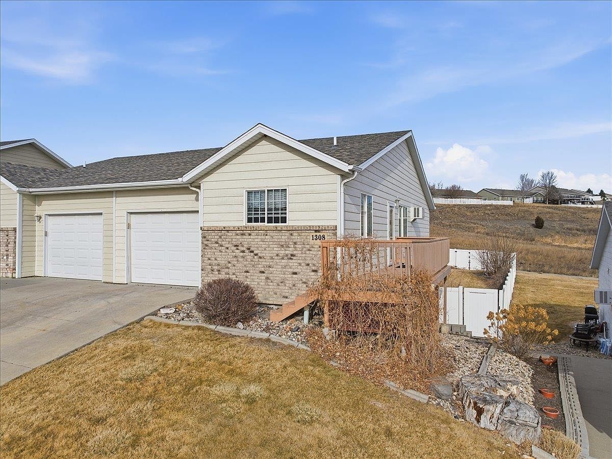 1308 Sydney Dr Rapid City, SD 57701 - Thumbnail 2