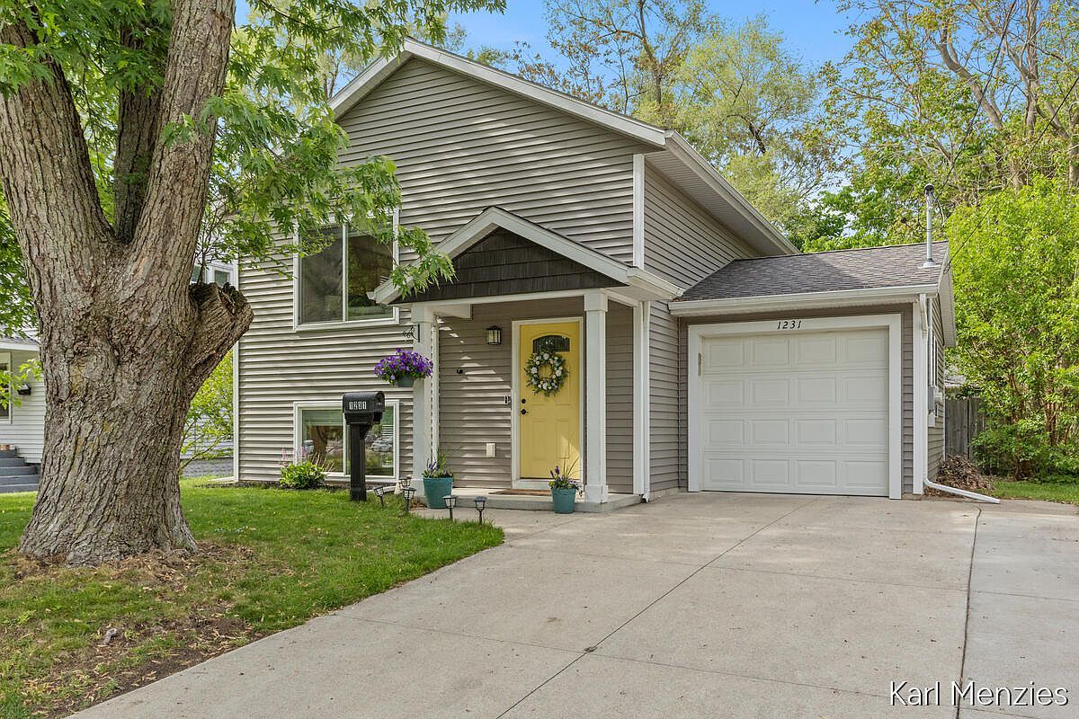 1231 Bradford St NE Grand Rapids, MI 49503 | Single Family
