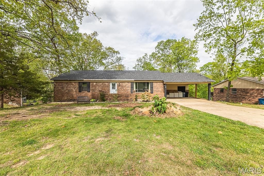 2010 Schweitzer Dr Poplar Bluff, MO 63901, 63901
