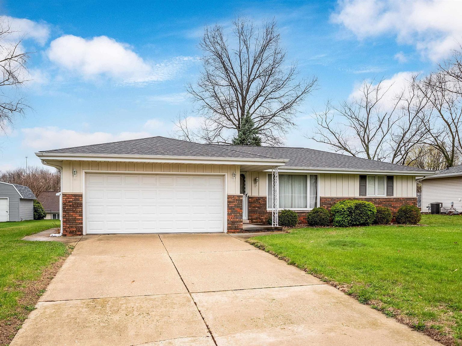 5210 W Airways Rd Peoria, IL 61607  | Single Family