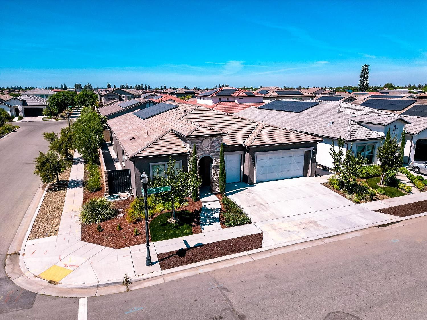 2785 N Armstrong Ave Fresno, CA 93727  | Single Family