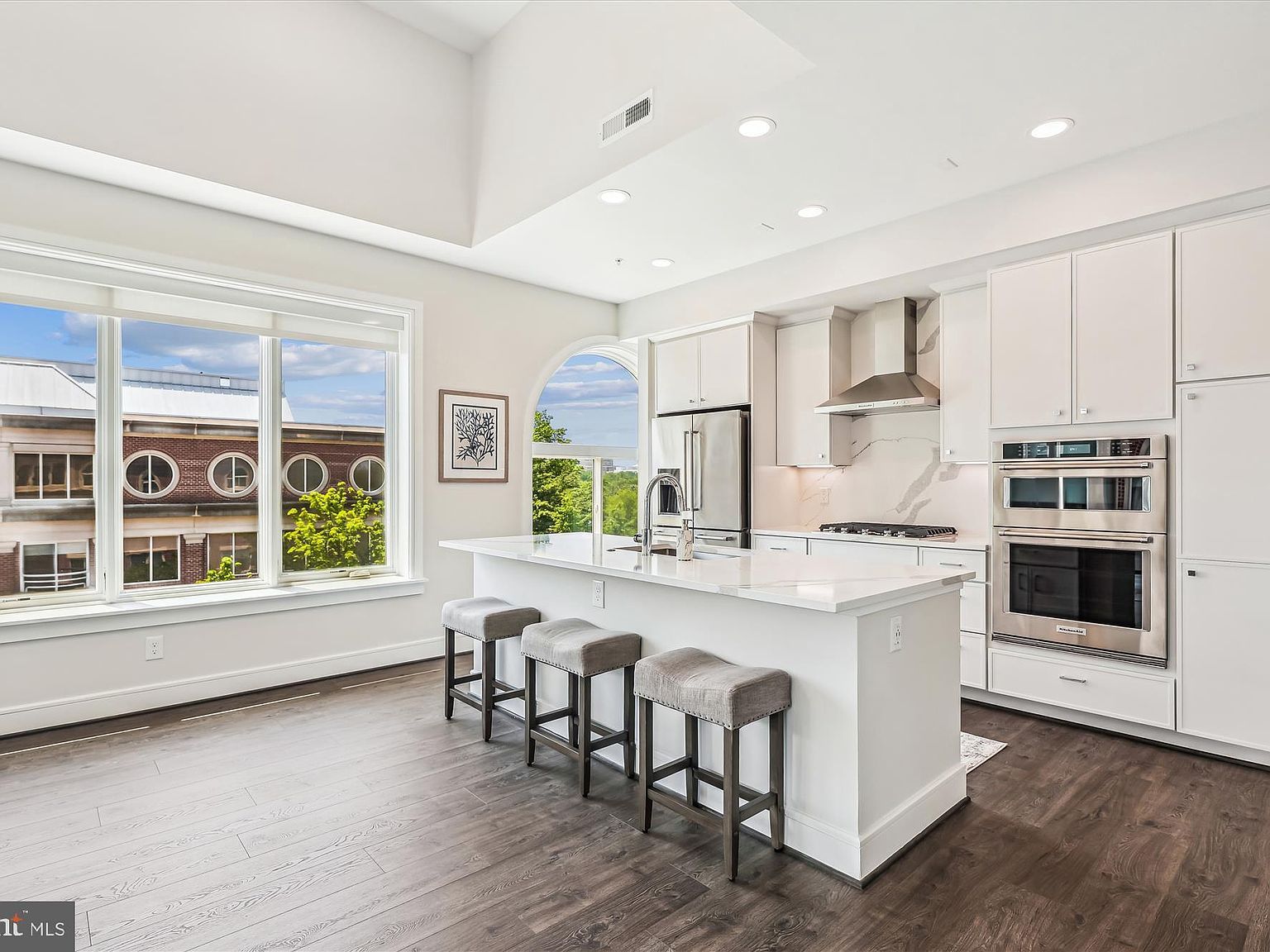 625 Slaters Ln APT 407 Alexandria, VA 22314 - Thumbnail 2