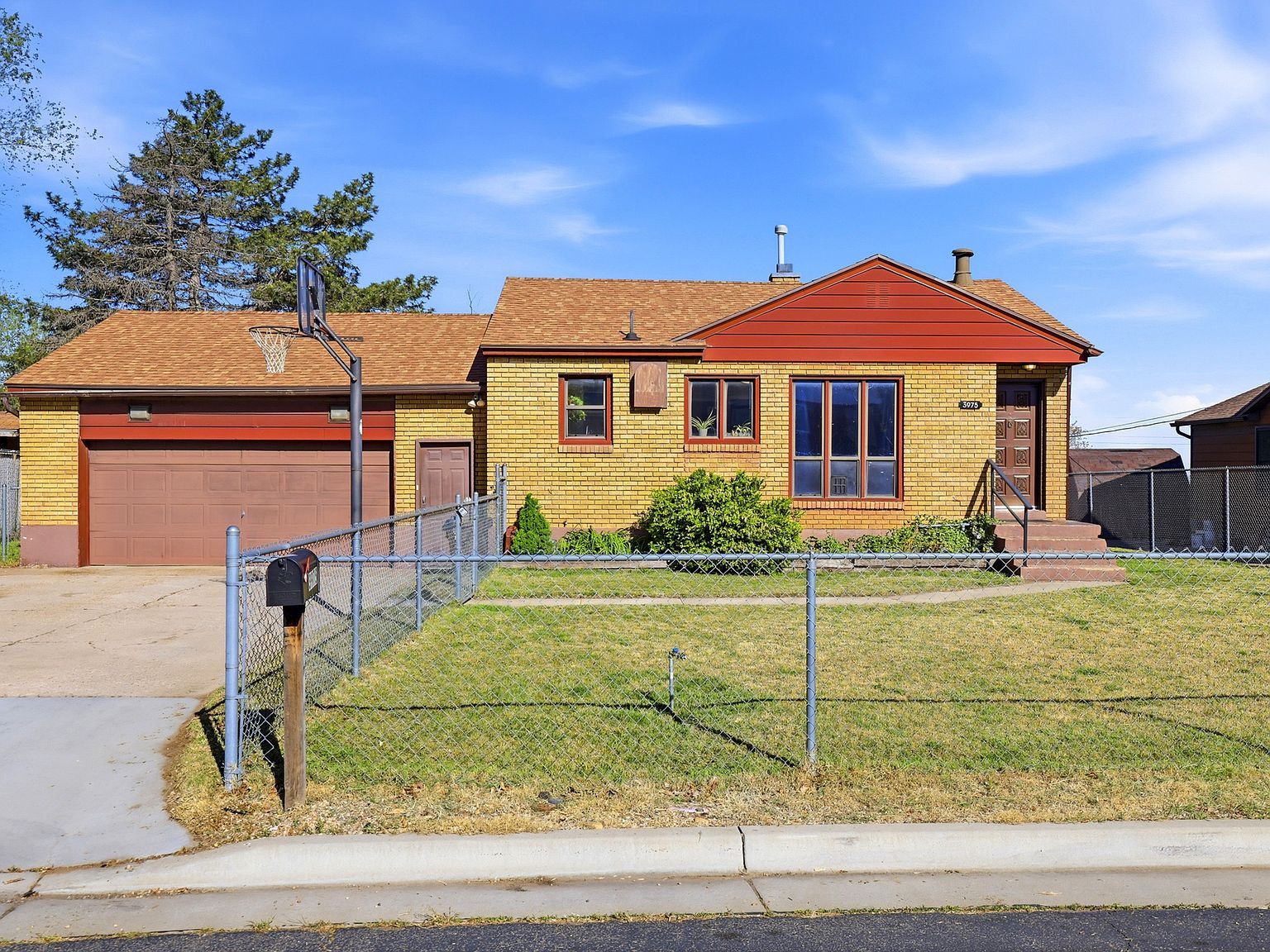 3975 S 2225 W Roy, UT 84067  | Single Family