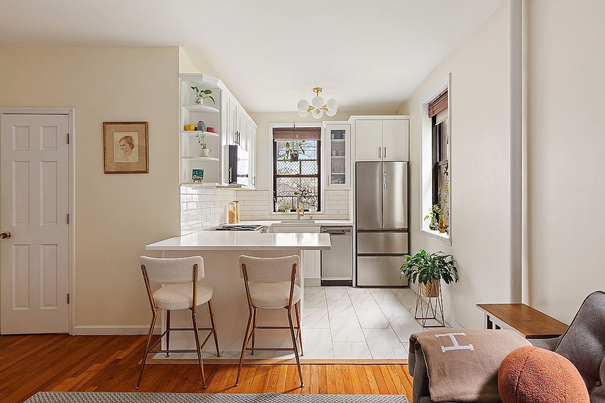 21-05 33rd St #1A Astoria, NY 11105 - Thumbnail 2