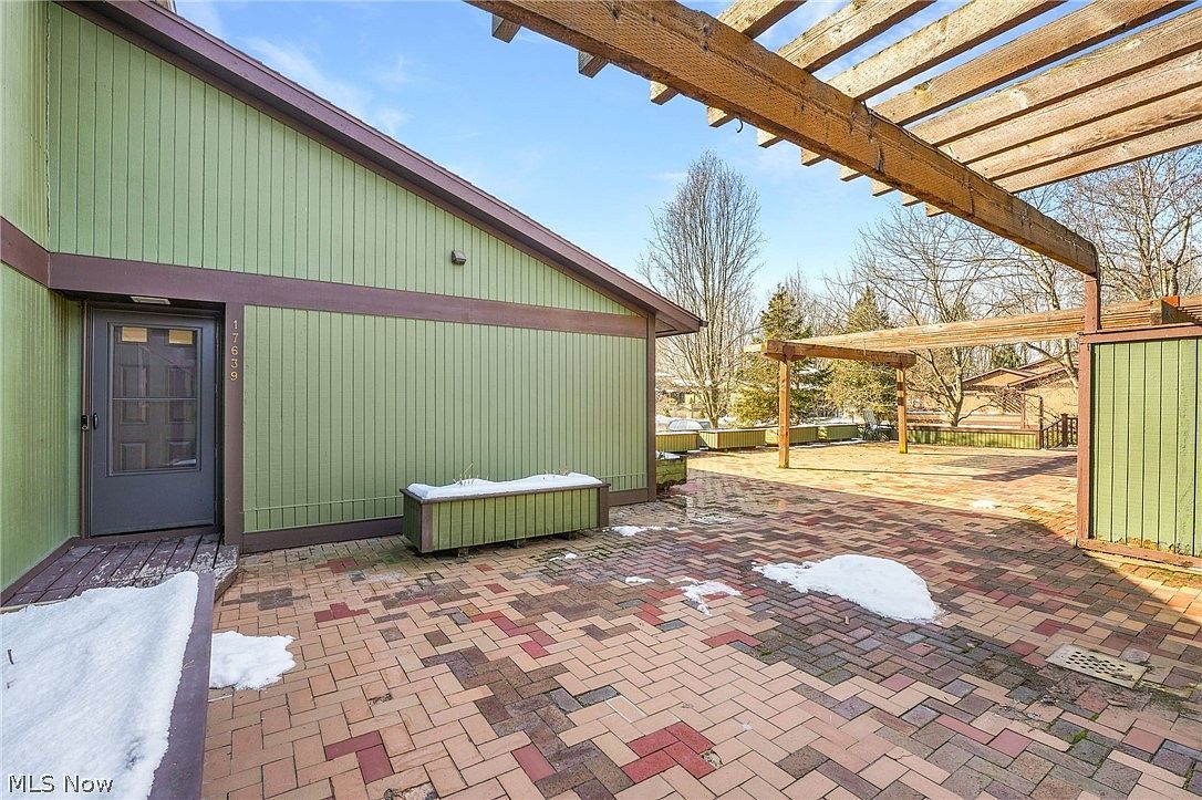 17639 Walnut Trl Chagrin Falls, OH 44023 - Thumbnail 2