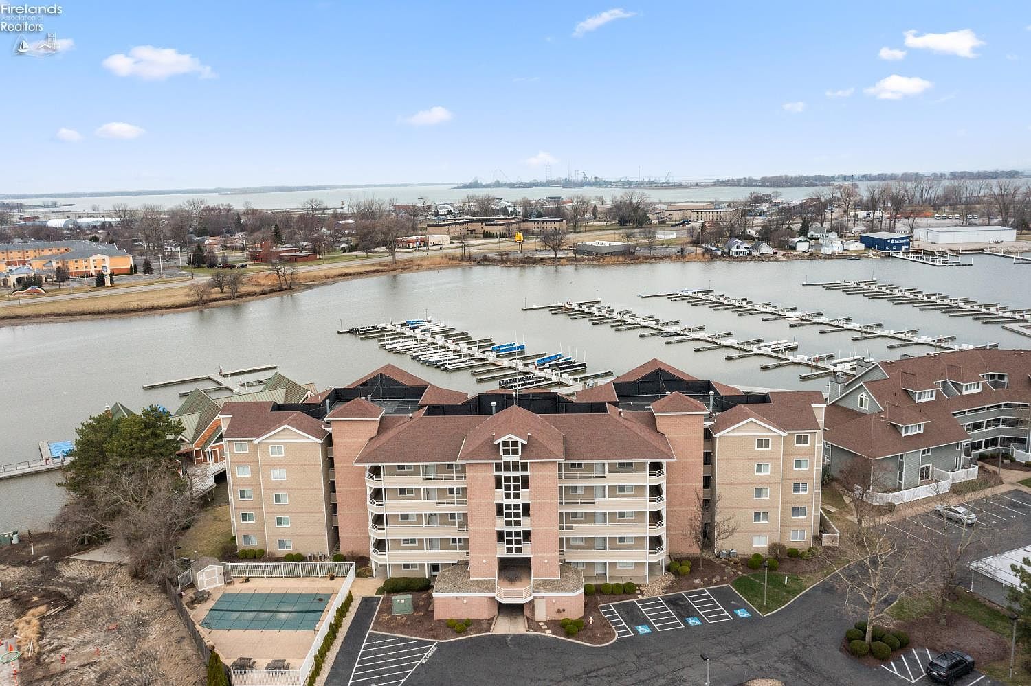 42 Marina Point Dr Sandusky, OH 44870 - Thumbnail 2