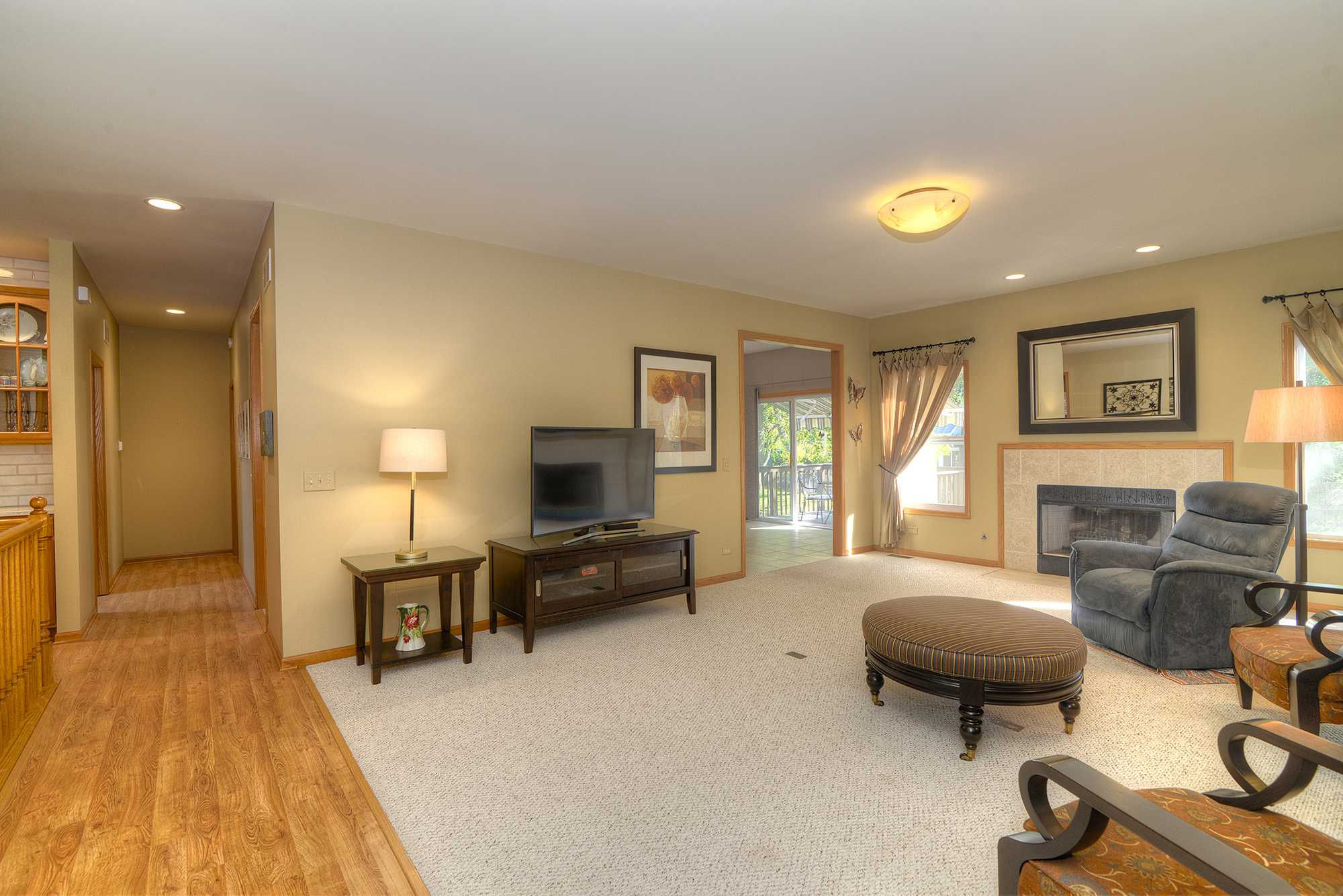 515 Madison Ln, Elgin, IL, USA, 60123 - Thumbnail 3