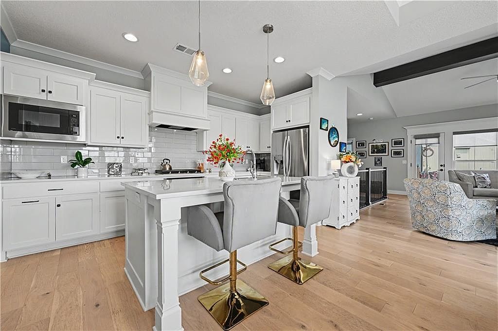 21909 W 82nd Ter Lenexa, KS 66220  | Single Family