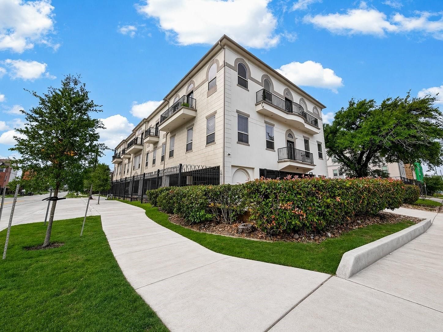 5801 Winsome Ln Unit 202 Houston, TX 77057, 77057