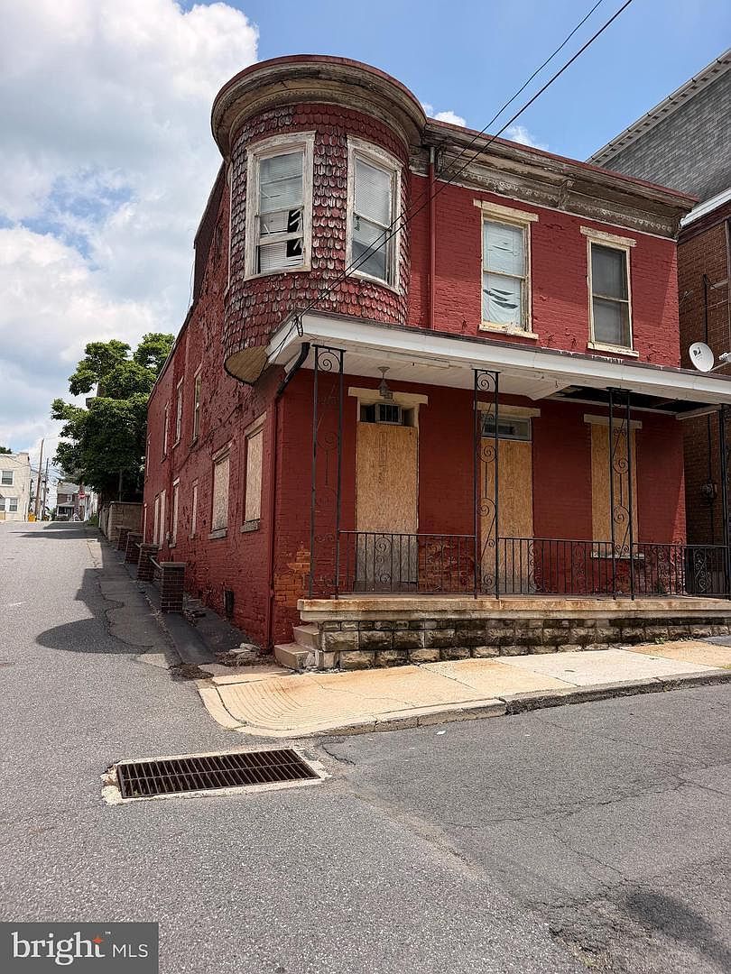 33 S Saint Peter St Schuylkill Haven, PA 17972 | Single Family