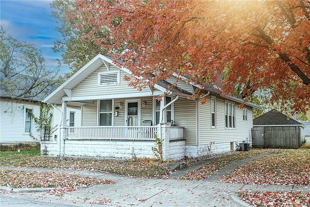 1905 Dewitt Ave Mattoon, IL 61938 - Thumbnail 2