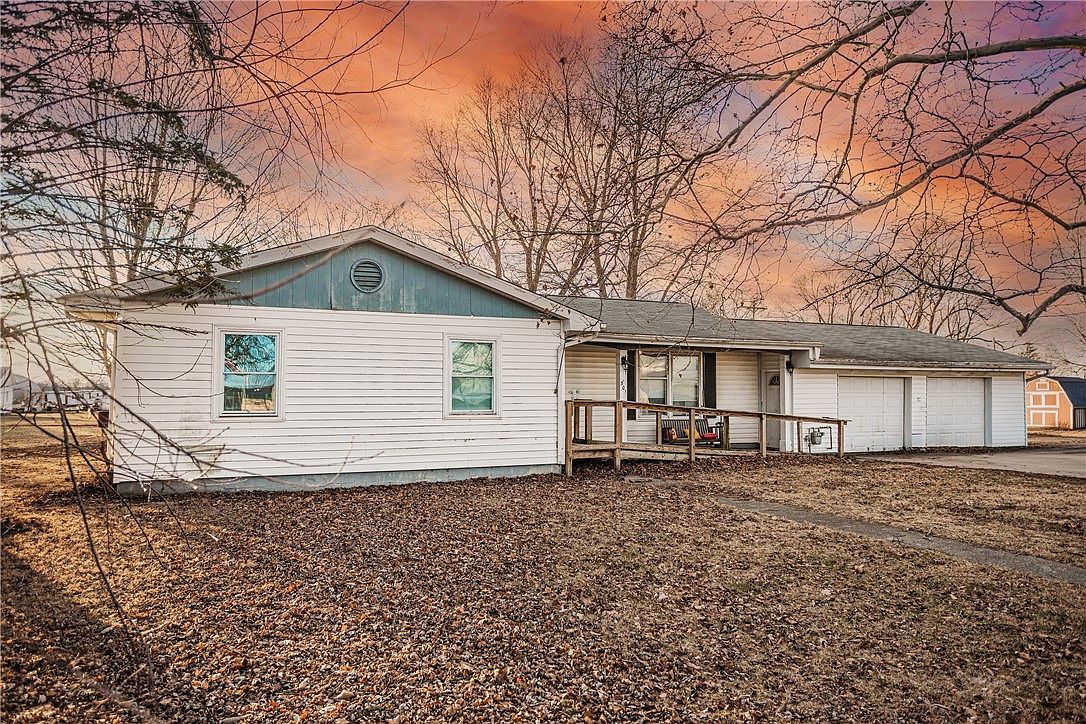 301 Adams St Humboldt, IL 61931 - Thumbnail 2