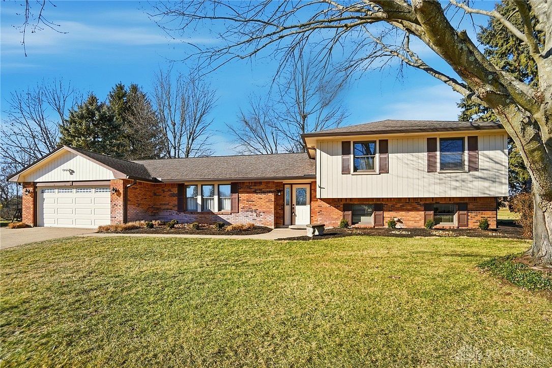 205 Elmwood Pl Dayton, OH 45440 - Thumbnail 2