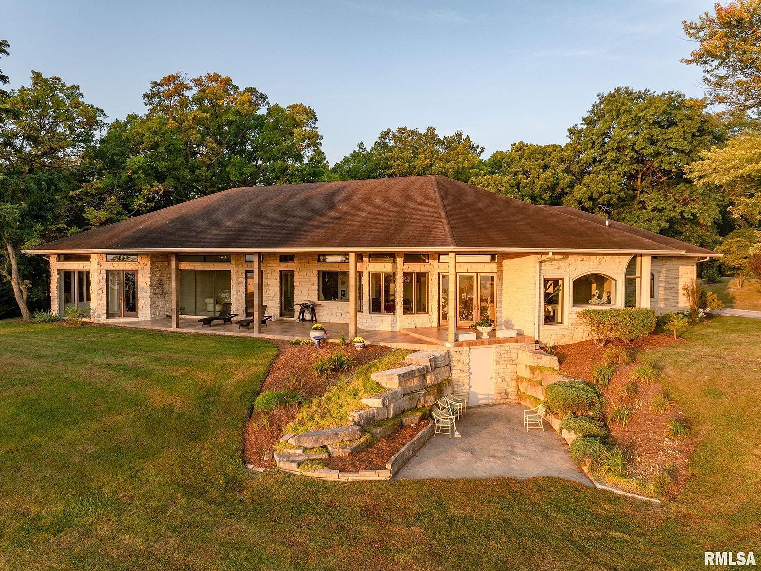 28176 226th St Le Claire, IA 52753 - Thumbnail 2