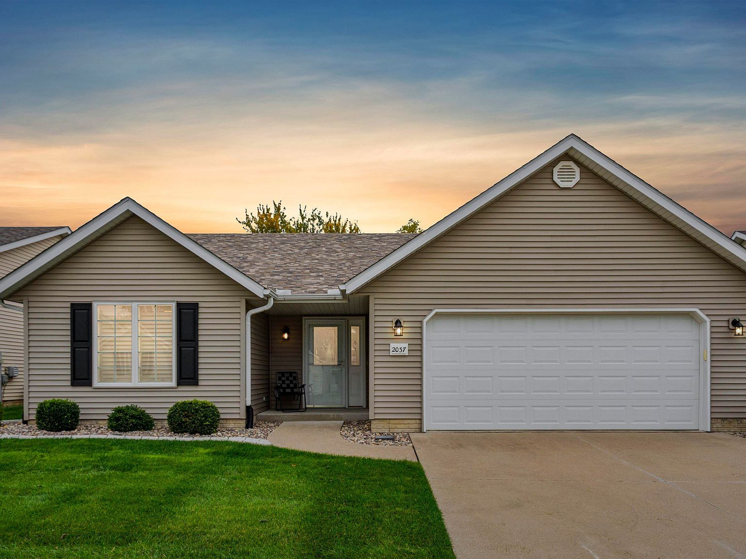 2037 Villa Pines Cir Carbon Cliff, IL 61239 - Thumbnail 2