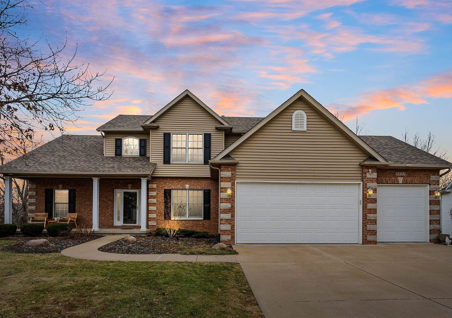 5521 N Ridge Cir Bettendorf, IA 52722 - Thumbnail 2