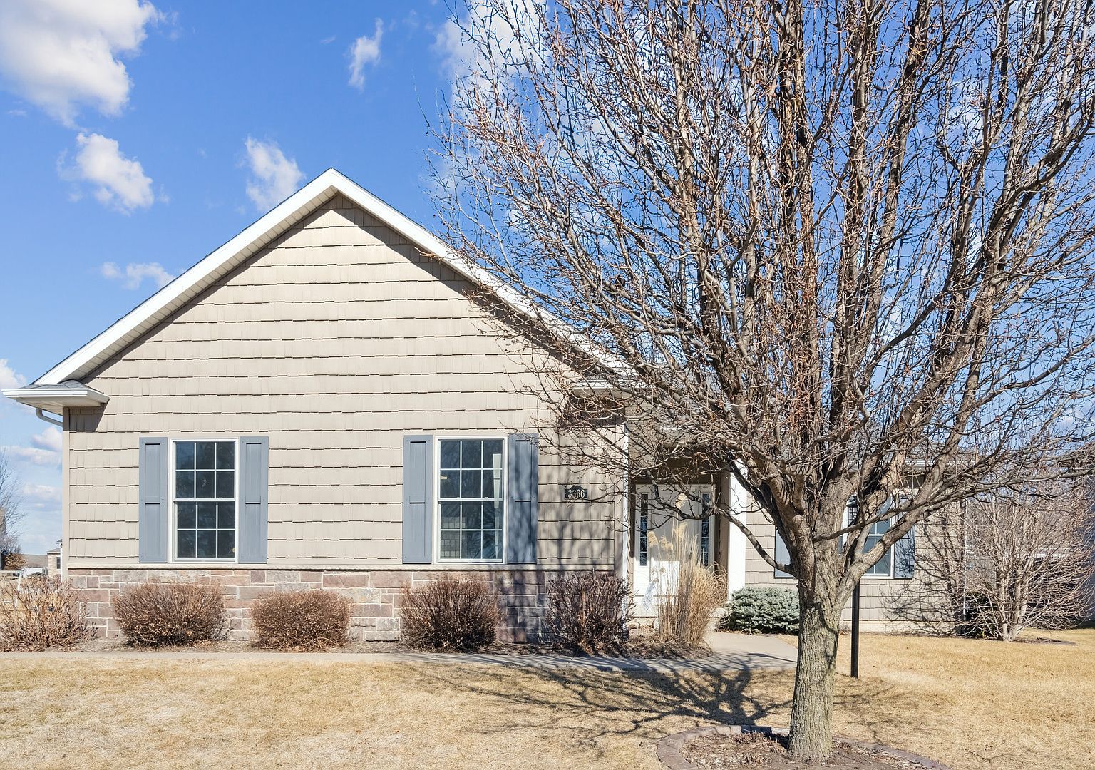 3366 Field Sike Dr Bettendorf, IA 52722 - Thumbnail 2