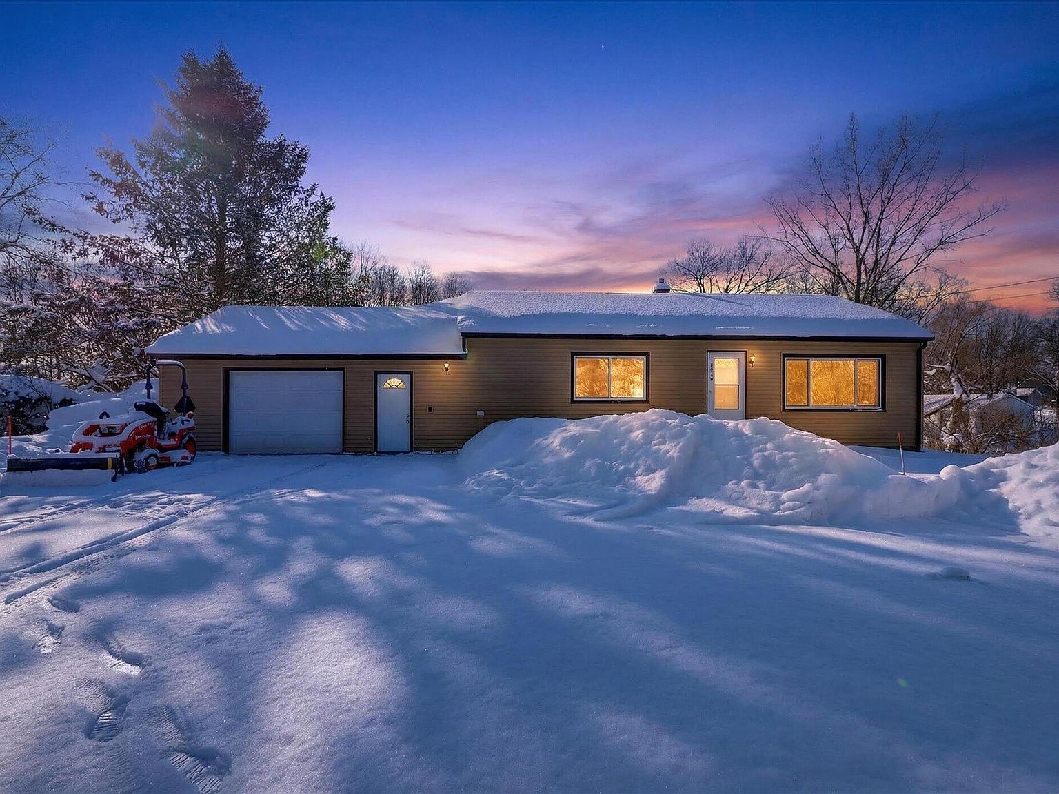 8949 Stadium Dr Kalamazoo, MI 49009 - Thumbnail 2