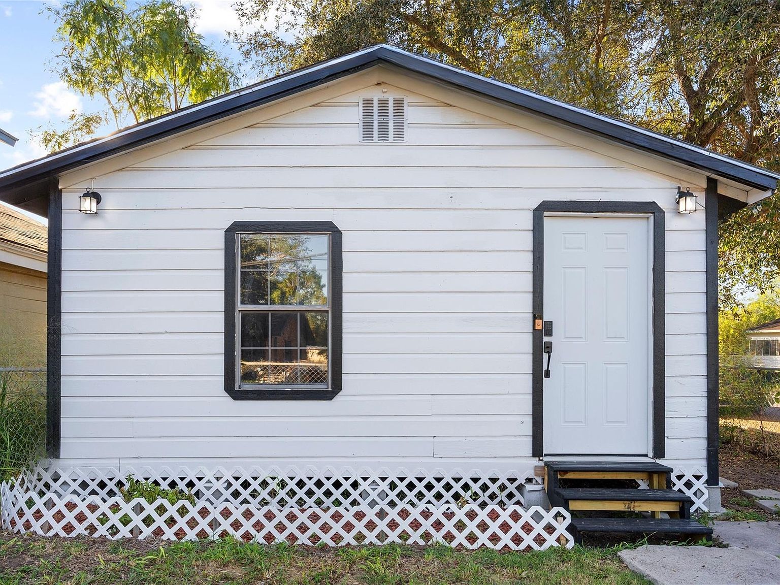 118 N Palmas St Weslaco, TX 78596 - Thumbnail 2