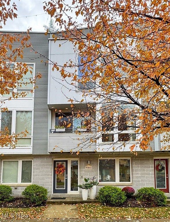 7311 Father Frascati Dr Cleveland, OH 44102 - Thumbnail 2