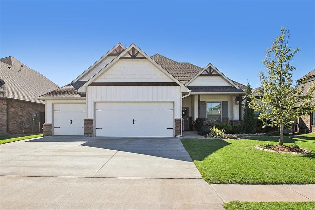 805 Bison Crossing Dr Yukon, OK 73099  | Single Family