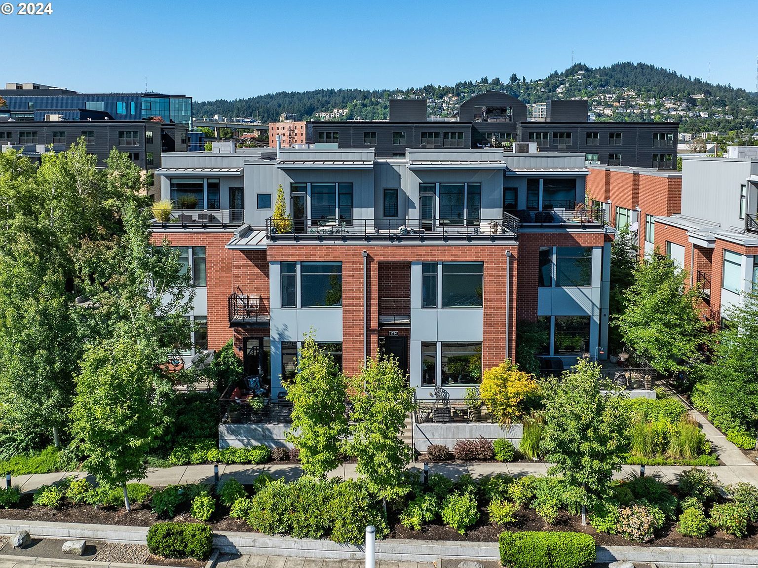 1714 NW Riverscape St Portland, OR 97209 - Thumbnail 2