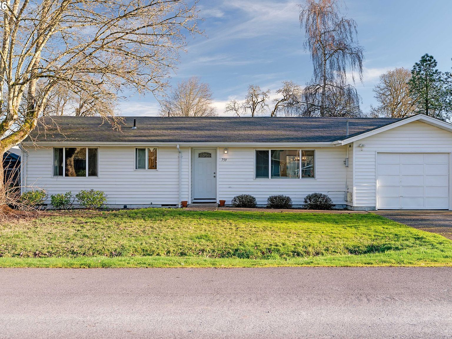 759 SE Elm St Dundee, OR 97115 - Thumbnail 2