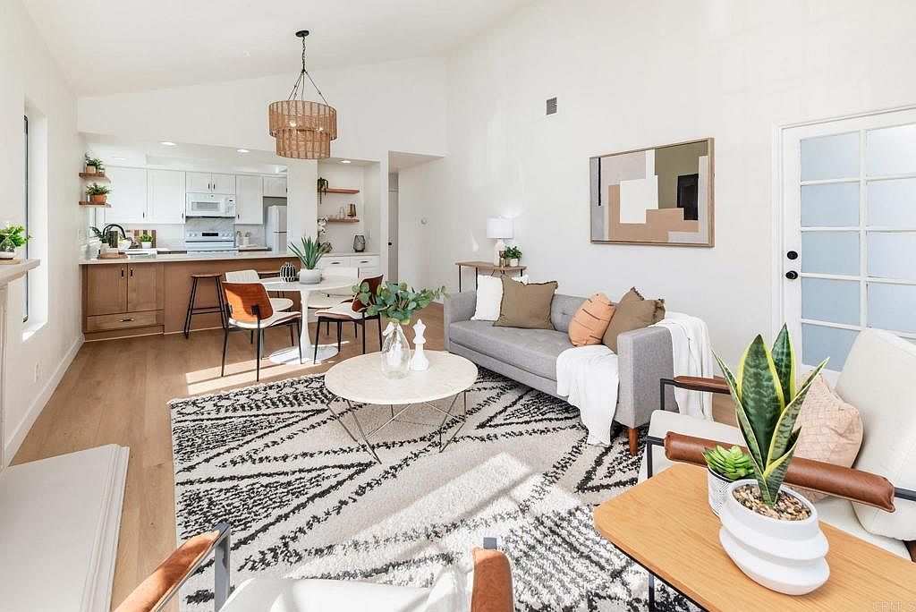 4085 Crystal Dawn Ln Unit 201 San Diego, CA 92122 - Thumbnail 2