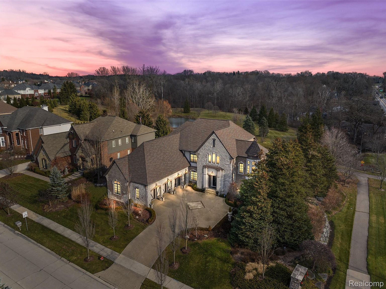 1021 Clear Creek Dr Rochester Hills, MI 48306 - Thumbnail 2