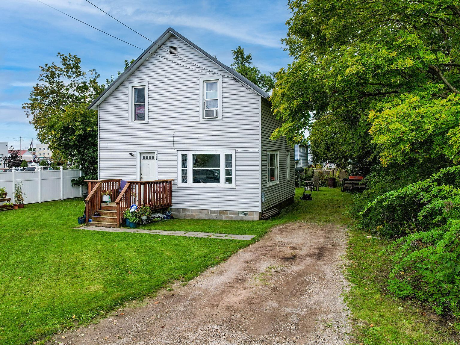 509 W 1st St Cheboygan, MI 49721 - Thumbnail 2