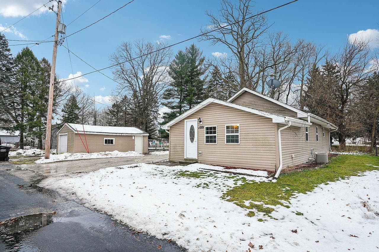 W1019 Narcissus Rd Genoa City, WI 53128 - Thumbnail 2