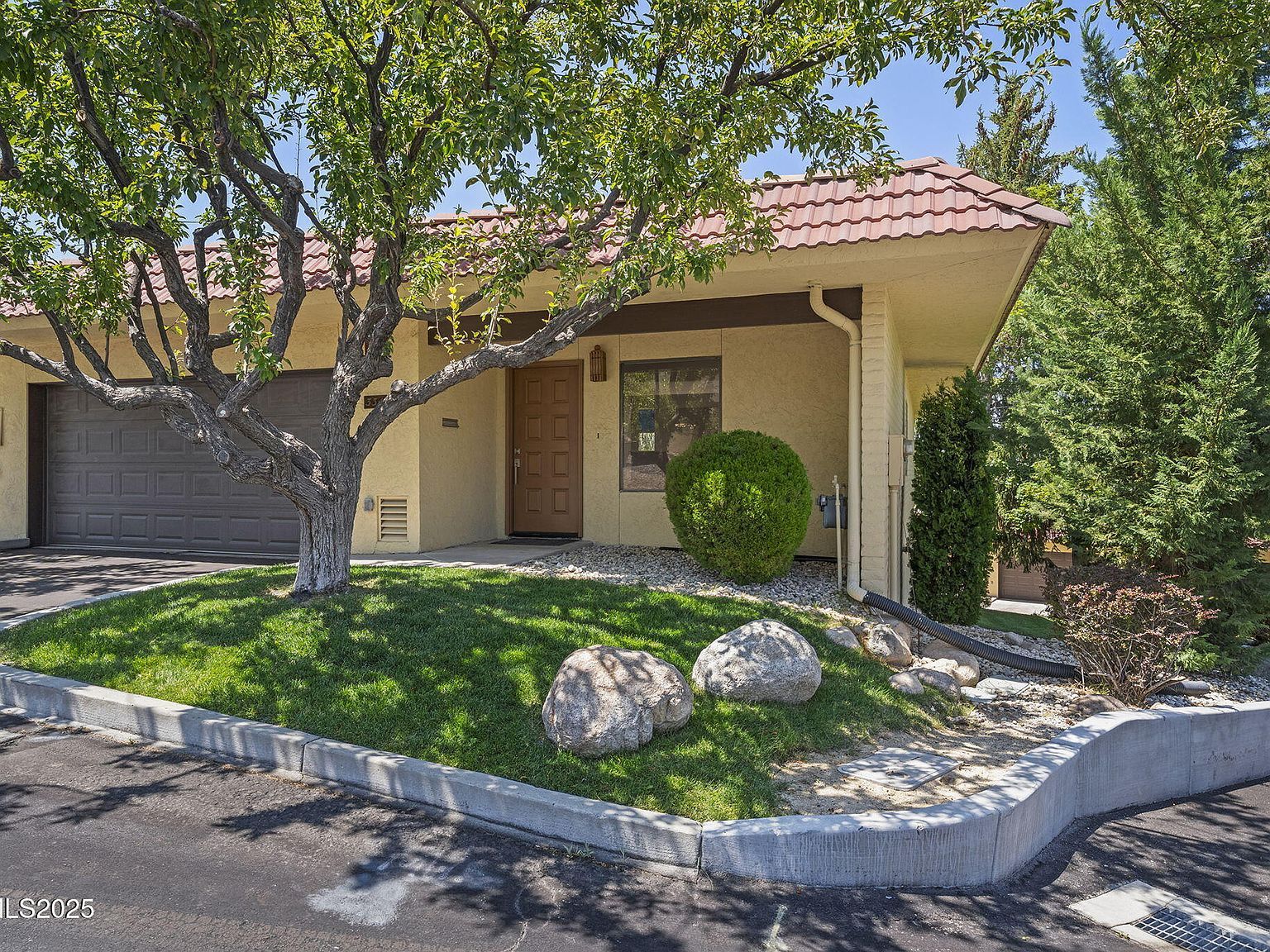 3349 Skyline Blvd Reno, NV 89509 - Thumbnail 2