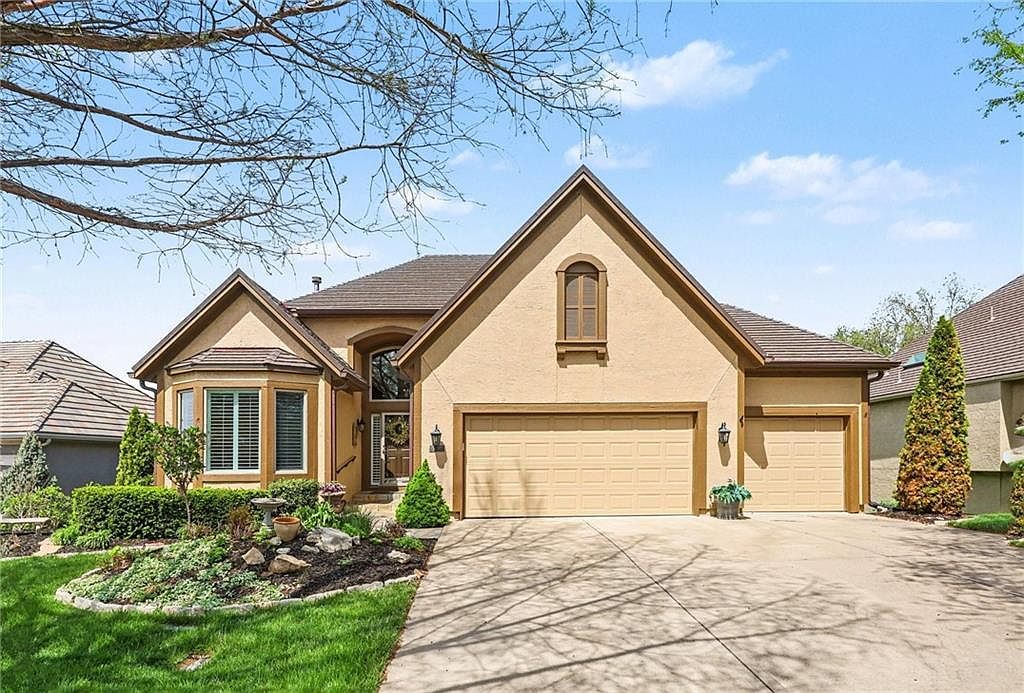 20306 W 99th Ter Lenexa, KS 66220  | Single Family