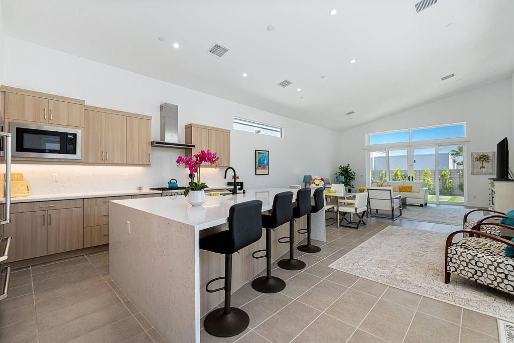 845 Nugget Ln Palm Springs, CA 92262 - Thumbnail 2