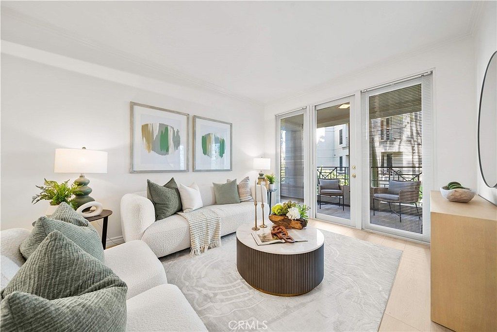 2233 Martin APT 204 Irvine, CA 92612 - Thumbnail 2