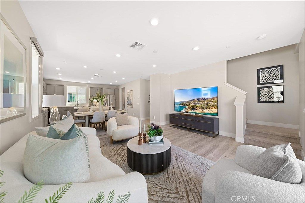 411 Chorus Irvine, CA 92618  | Condominium