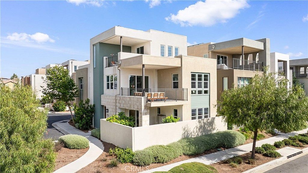 228 Merit Irvine, CA 92618  | Condominium